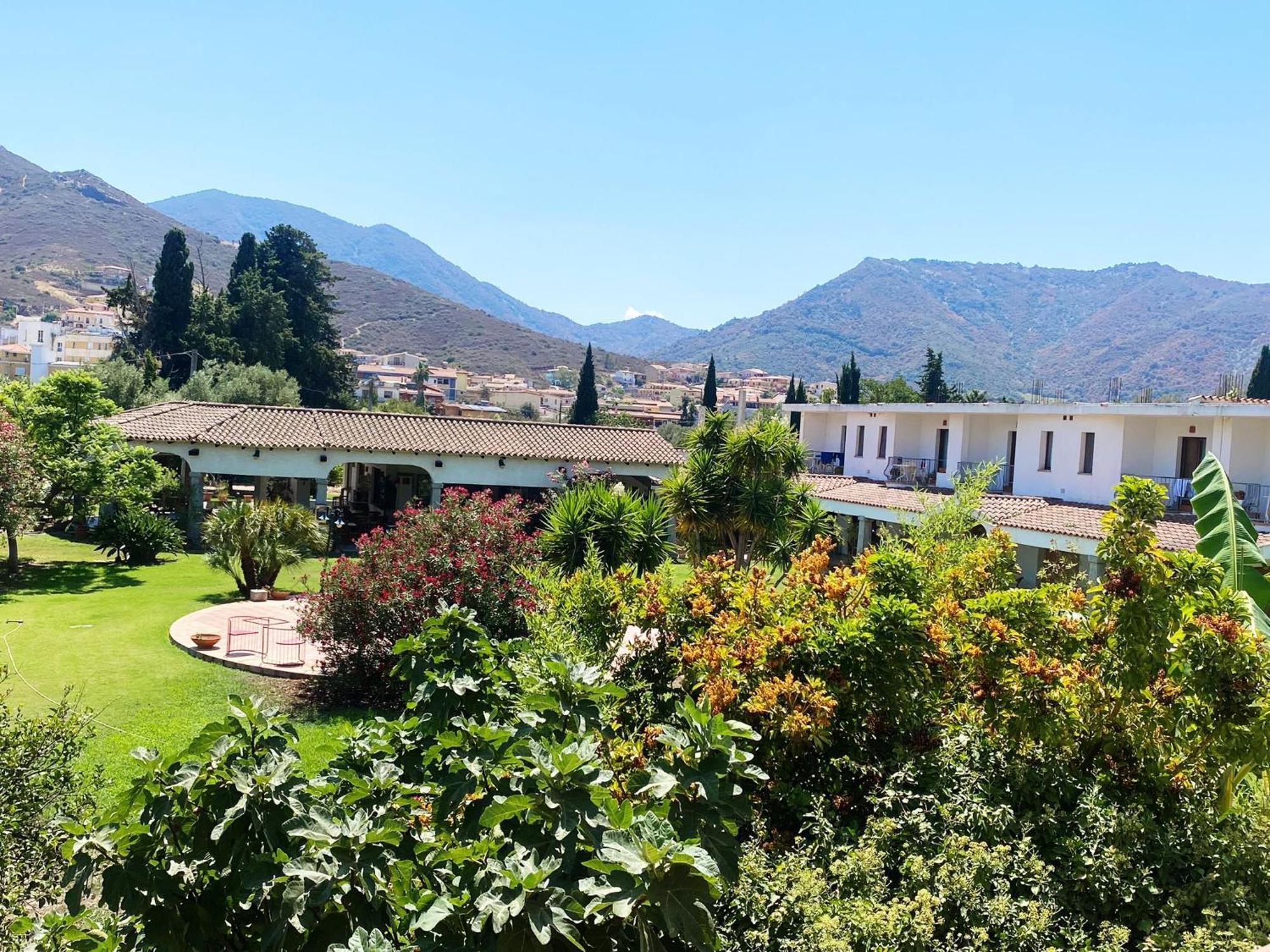 Hotel Domu Incantada Muravera Exterior photo